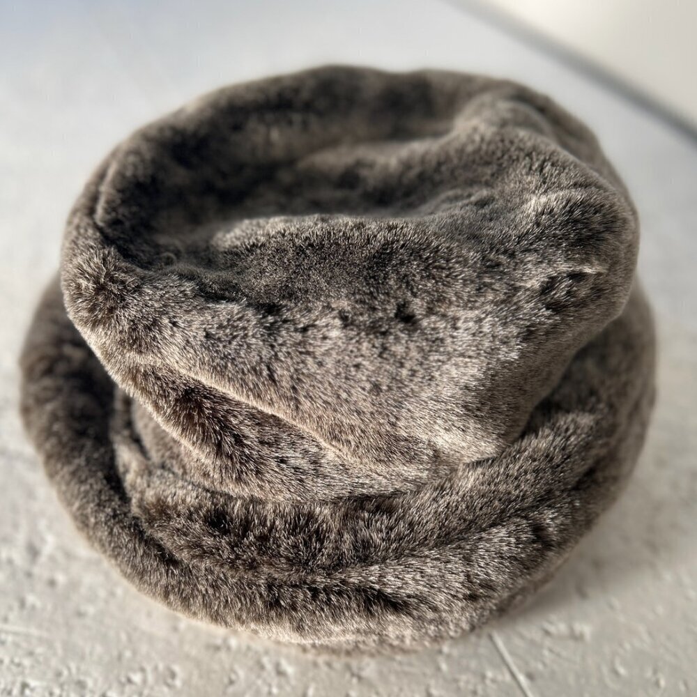 Laura Ashley Vintage OSFA Gray Vegan Fur Bucket Hat Winter Chic Staple Timeless - Picture 4 of 9